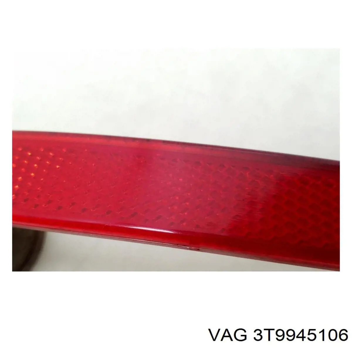 Катафот (відбивач) заднього бампера, правий 3T9945106 VAG