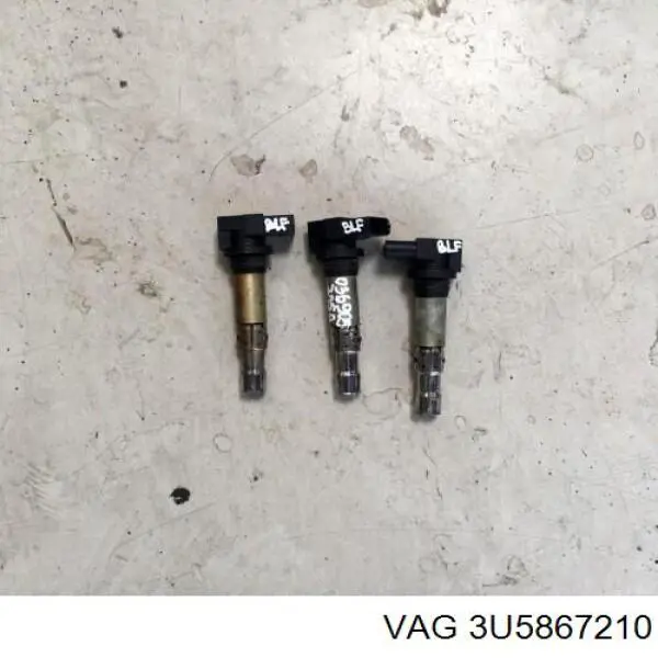 Обшивка правих задніх дверей VAG 3U5867210 ціна, від 3.81 USD