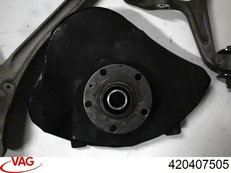 Важіль передньої підвіски верхній, лівий 420407505 VAG
