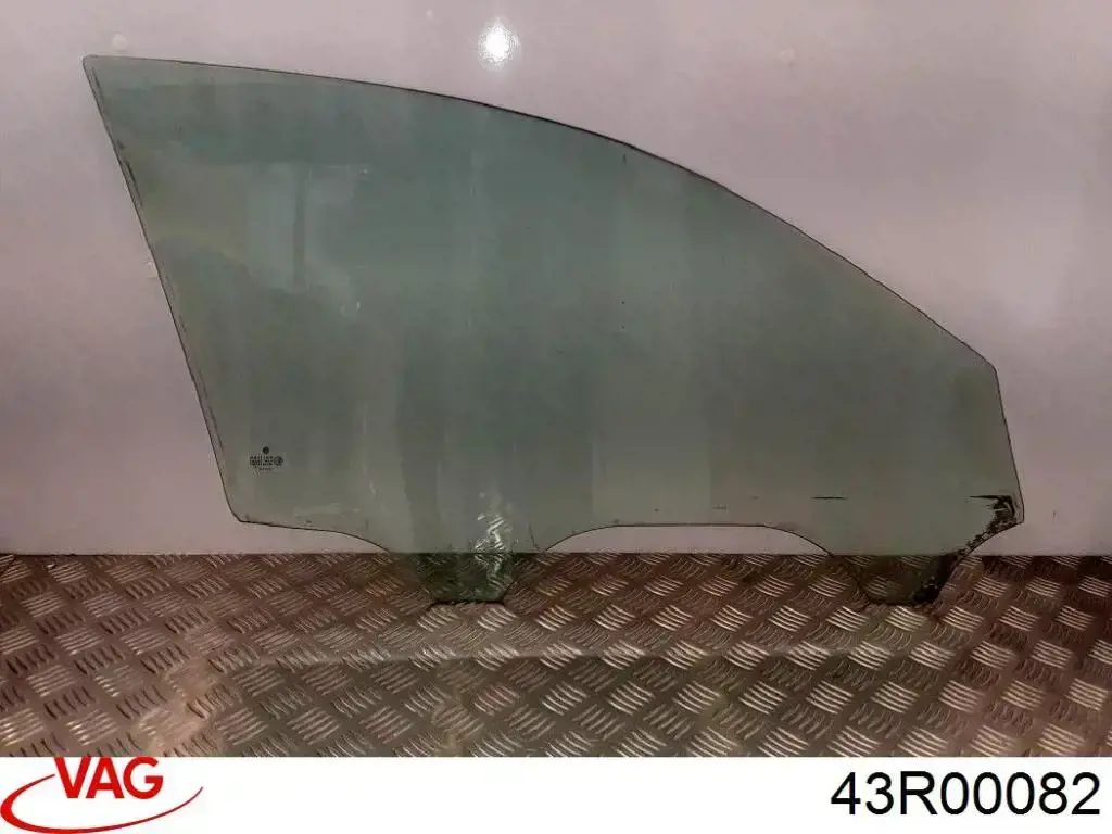 43R00082 VAG Скло передніх дверей, правих