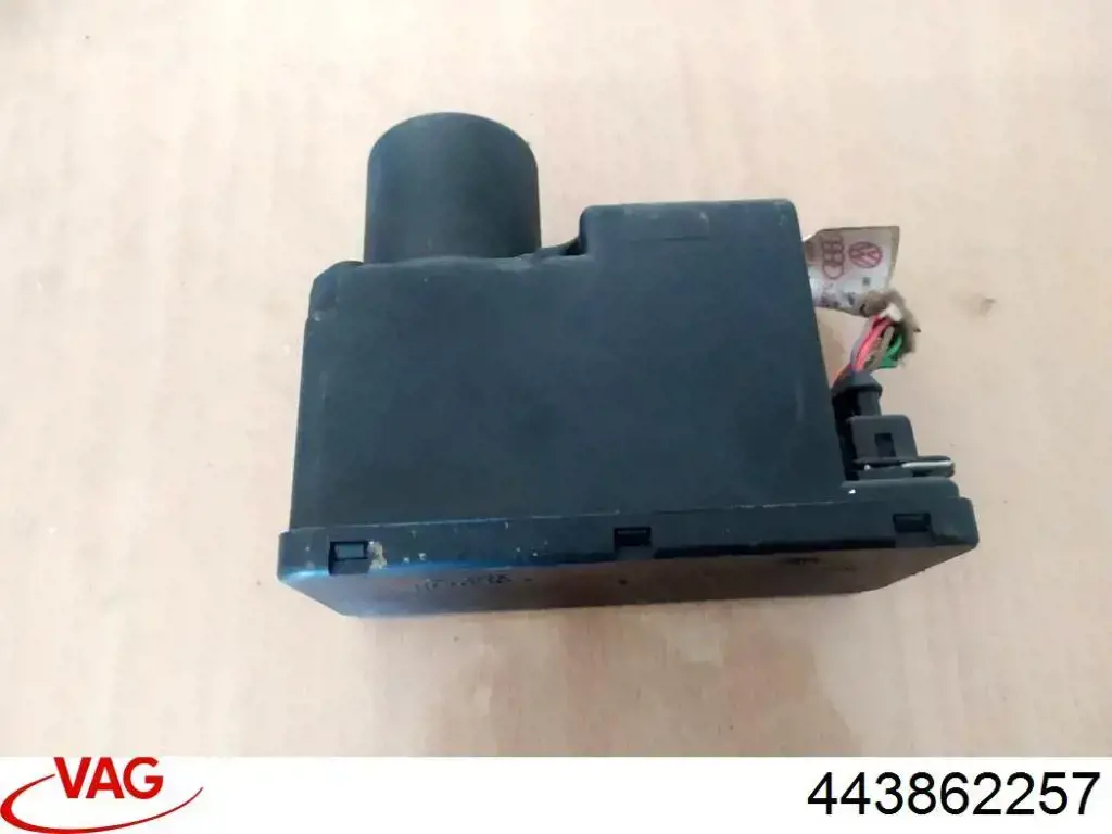 Купити 443862257 VAG 