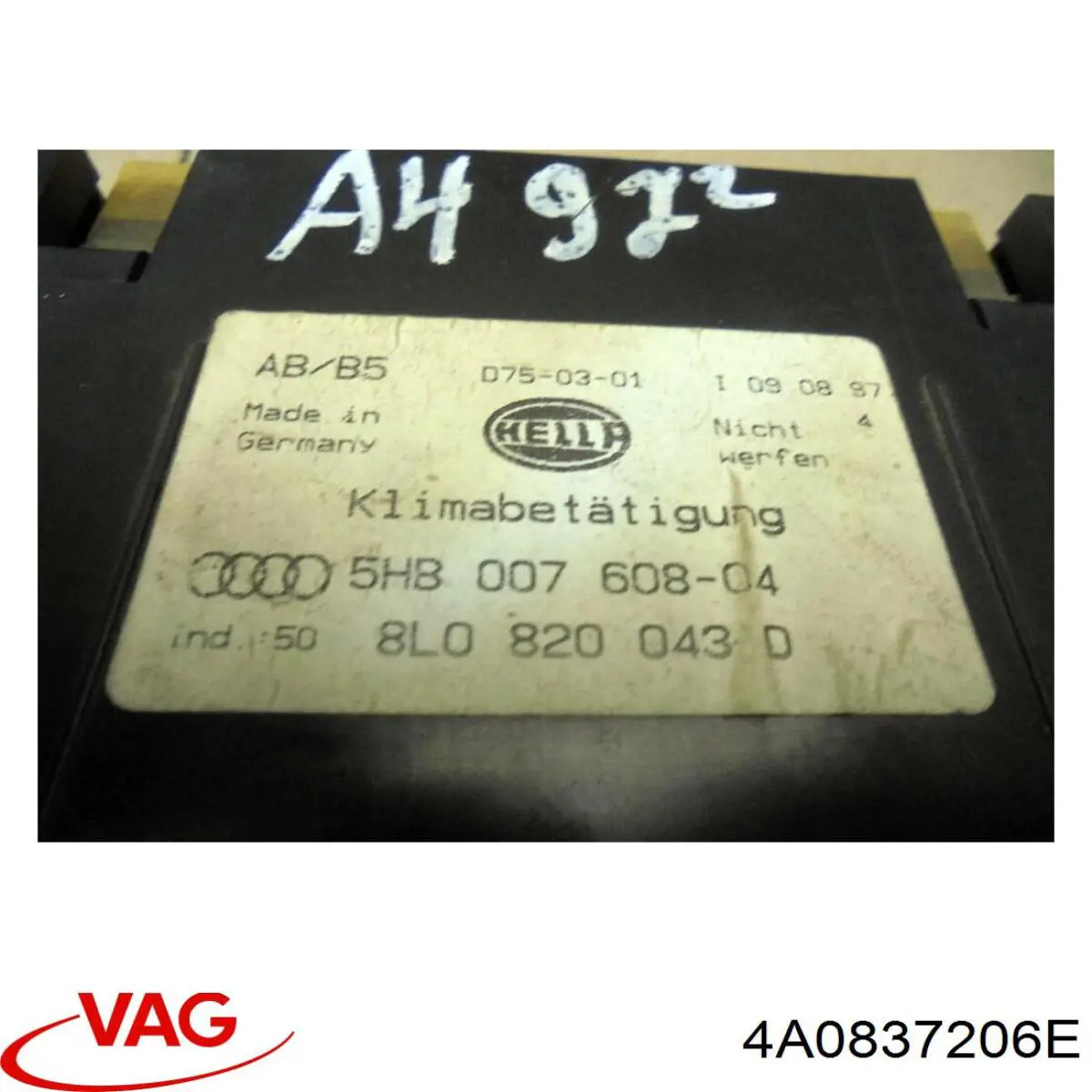 Ручка передньої двері зовнішня права 4A0837206L VAG