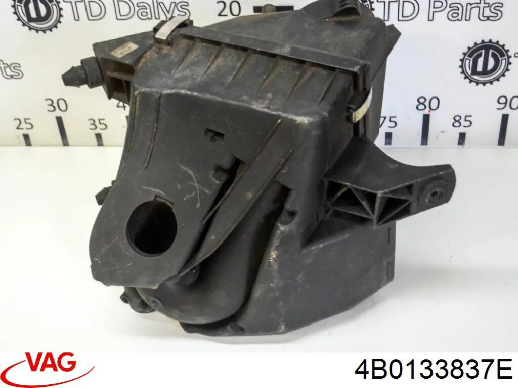 Корпус повітряного фільтра VAG 4B0133837E ціна, від 11.40 USD