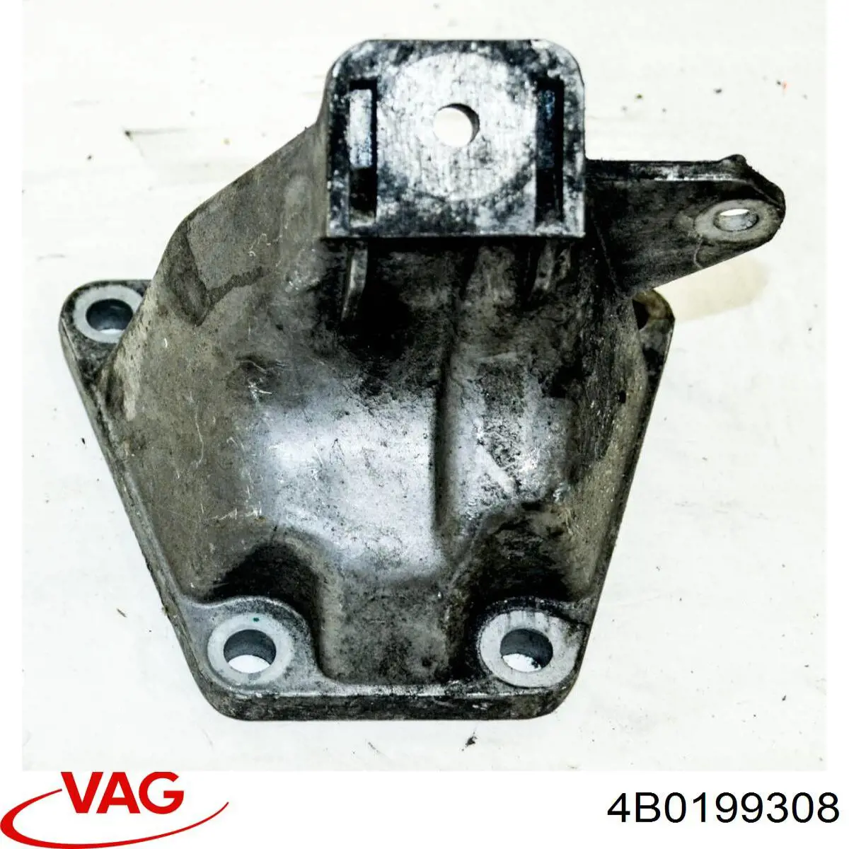4B0199308 VAG Кронштейн подушки (опори) двигуна, правої
