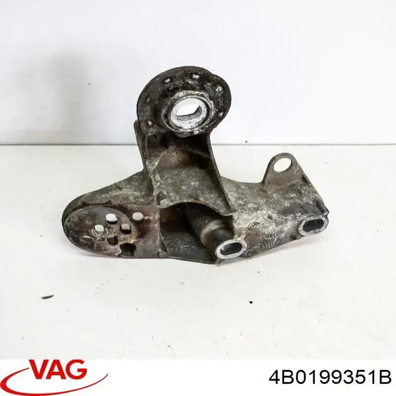 Кронштейн подушки (опори) двигуна, лівої VAG 4B0199351B ціна, від 9.50 USD