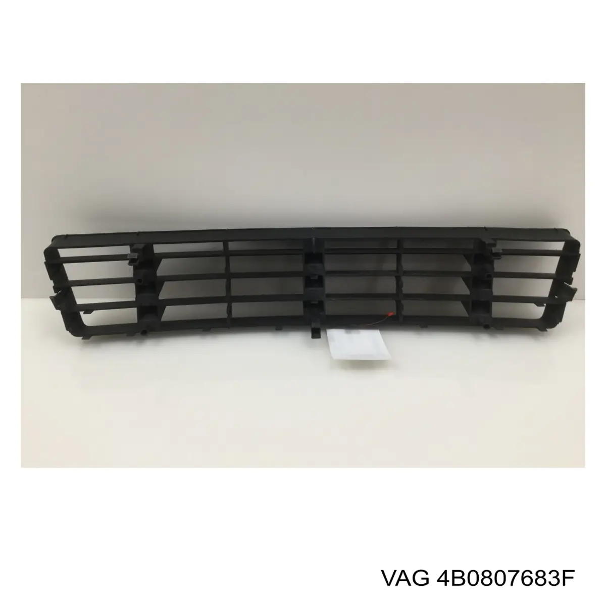 4B0807683F VAG Решітка переднього бампера, центральна