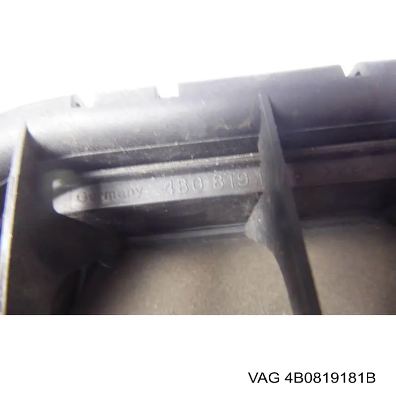 Решітка вентиляційна задня VAG 4B0819181A ціна, від 13.35 USD