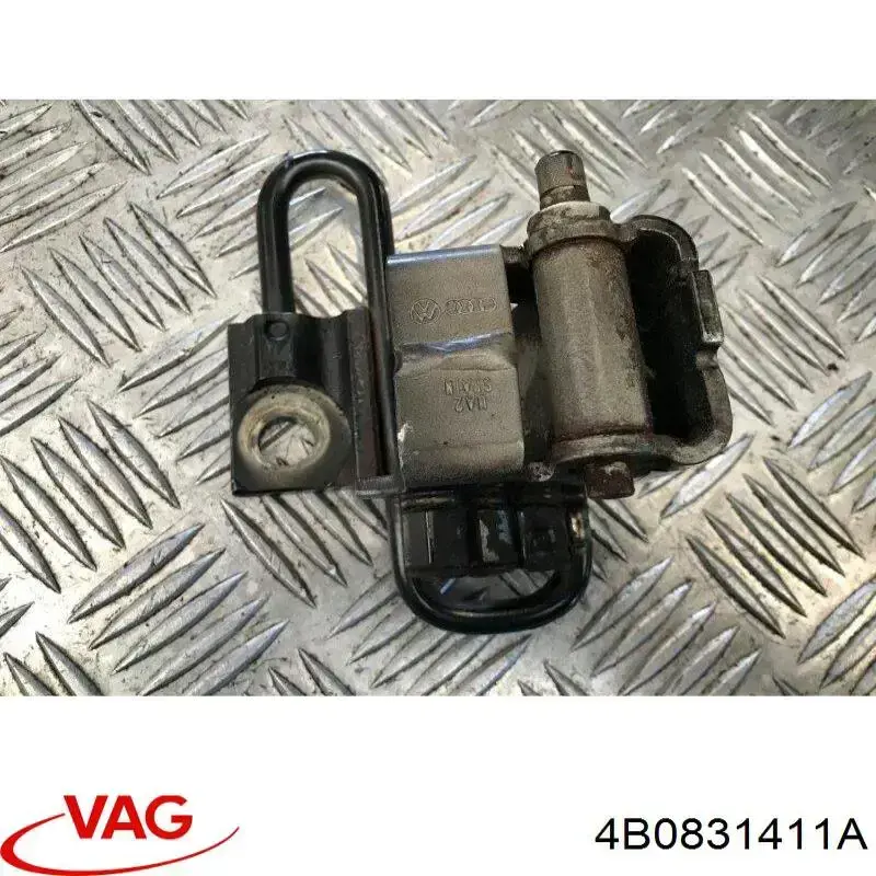 Купити 4B0831411A VAG Петля водійських дверей