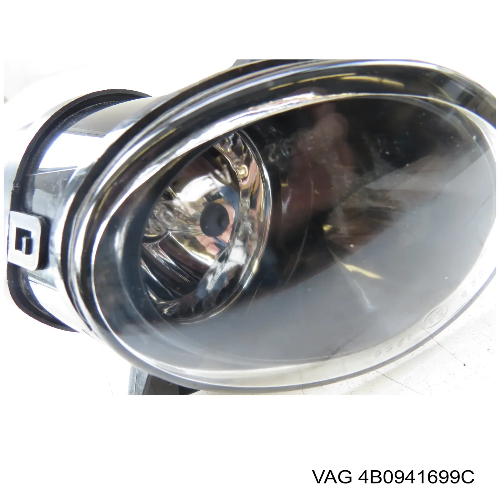 Туманка ліва VAG 4B0941699C