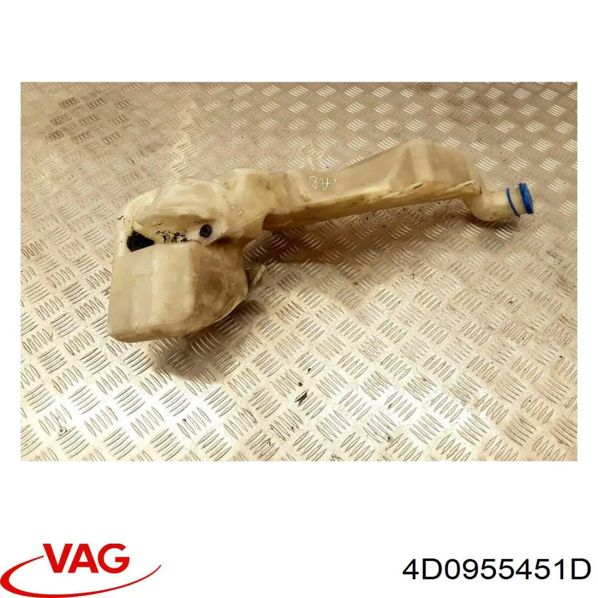 Бачок омивача 4D0955451B VAG