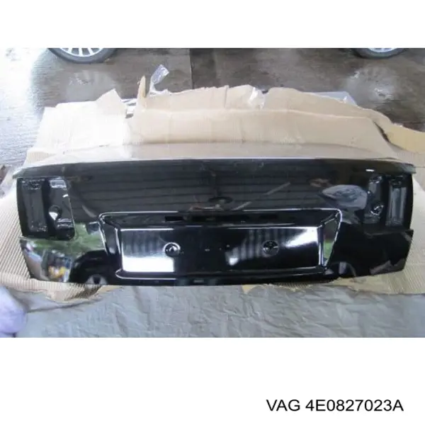 Купити Кришка багажника Audi A8 D3 4E2, 4E8