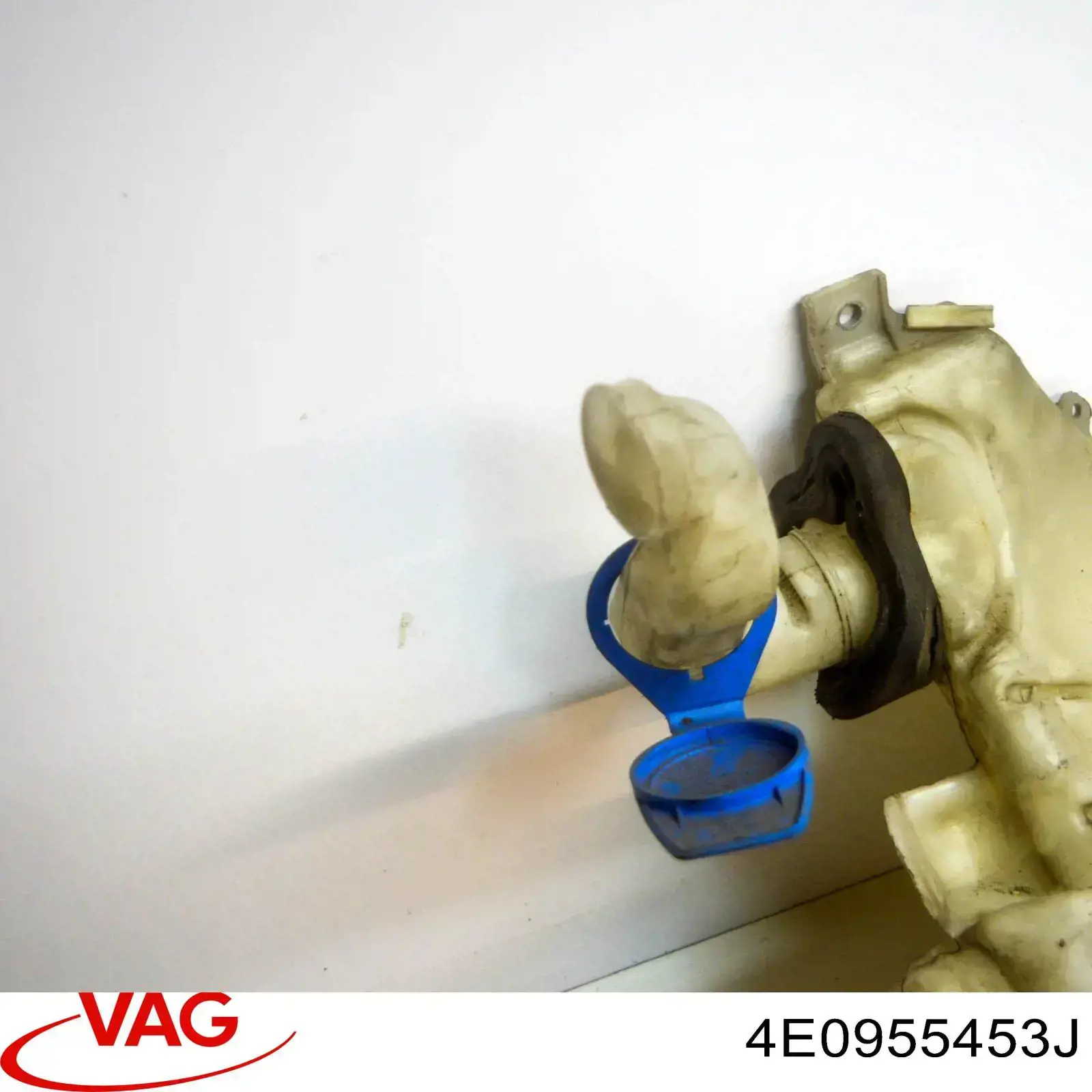  Бачок омивача Audi A8 