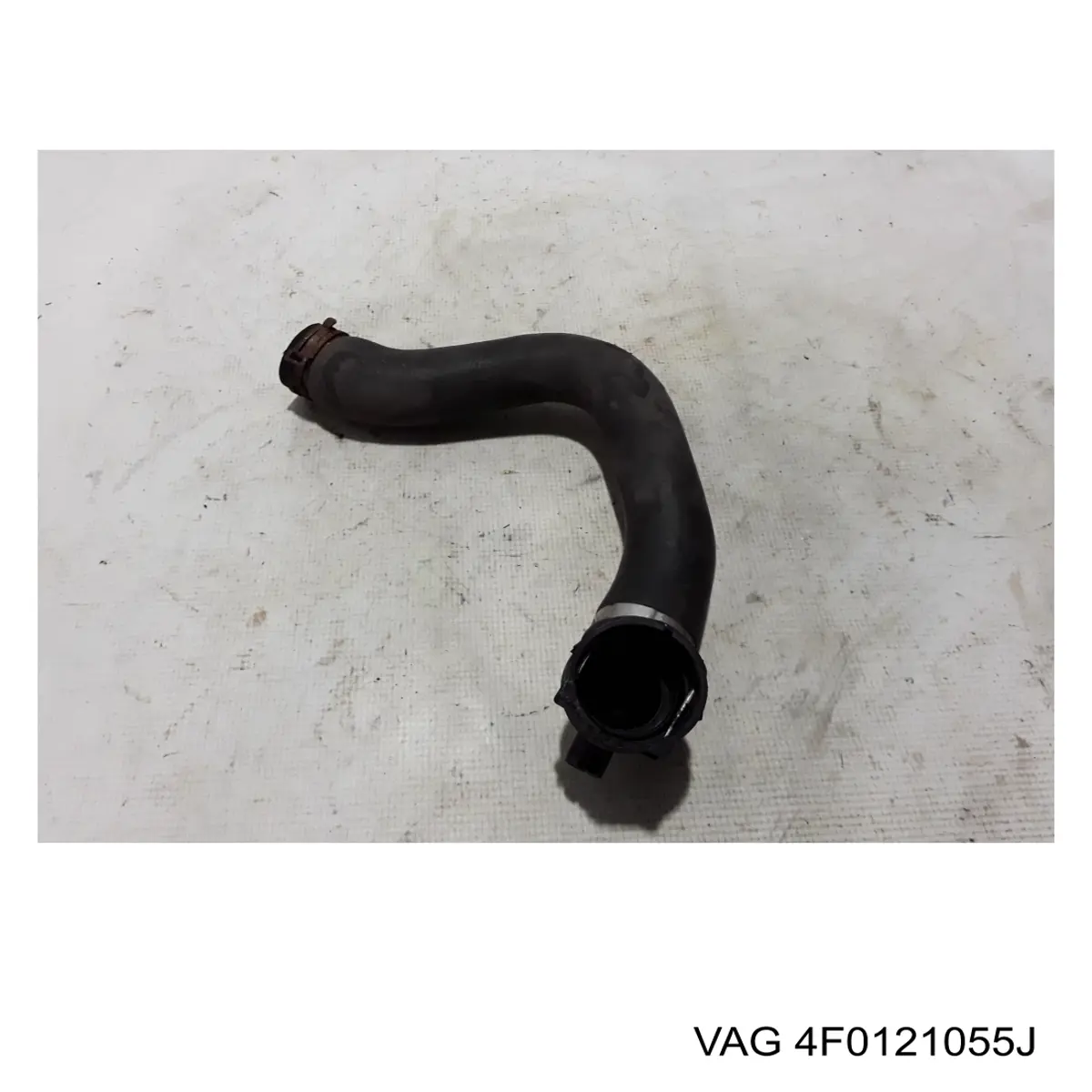Шланг/патрубок радіатора охолодження, верхній 4F0121055J VAG