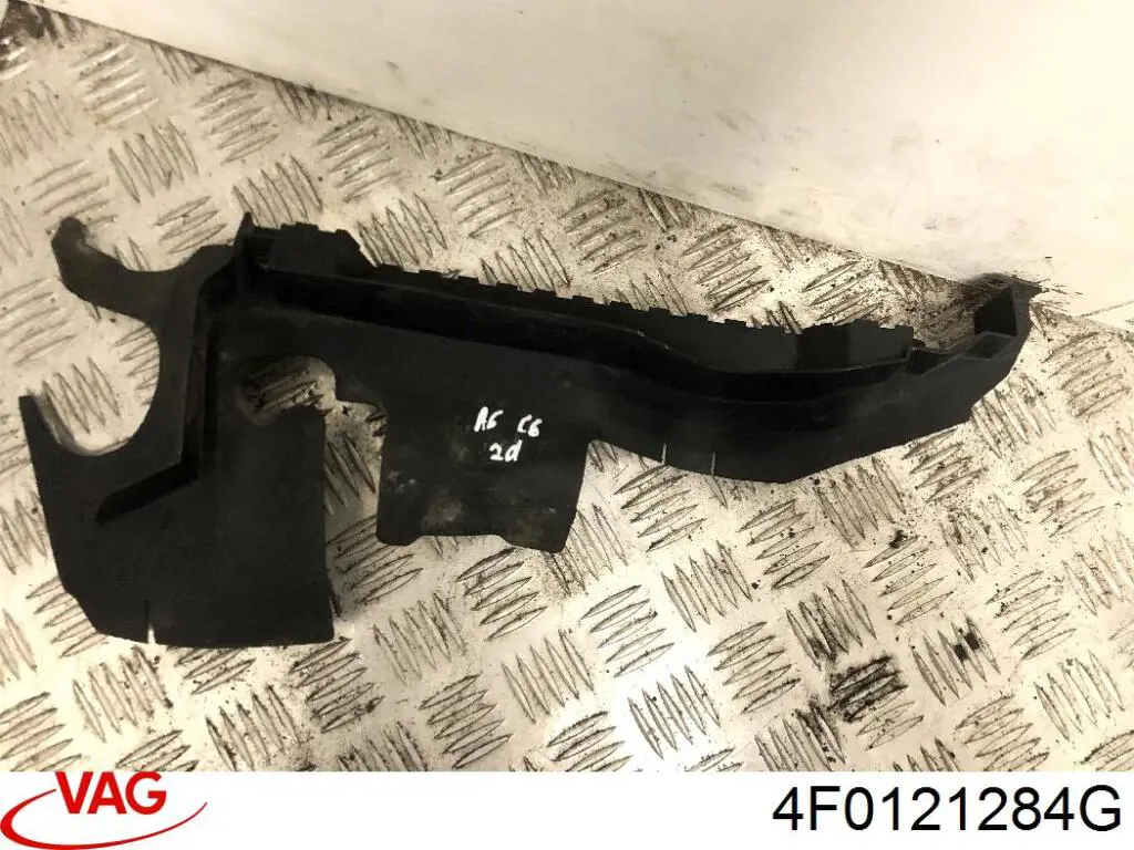 Повітропровід (дефлектор) радіатора, правий VAG 4F0121284G ціна, від 6.33 USD