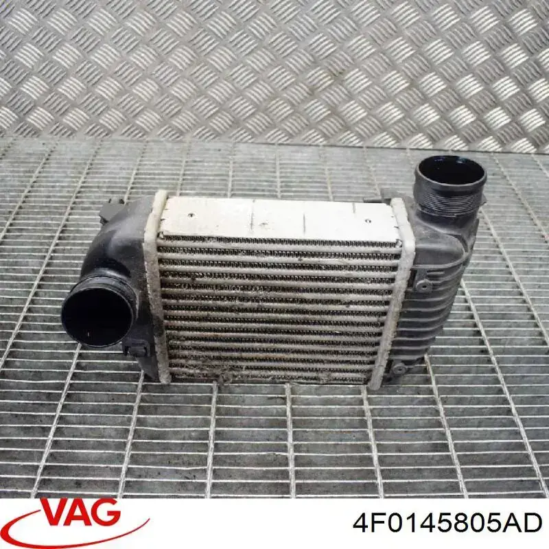 4F0145805AD VAG радіатор интеркуллера