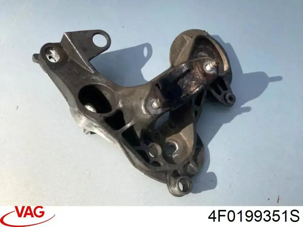 Купити 4F0199351S VAG Кронштейн подушки (опори) двигуна, лівої