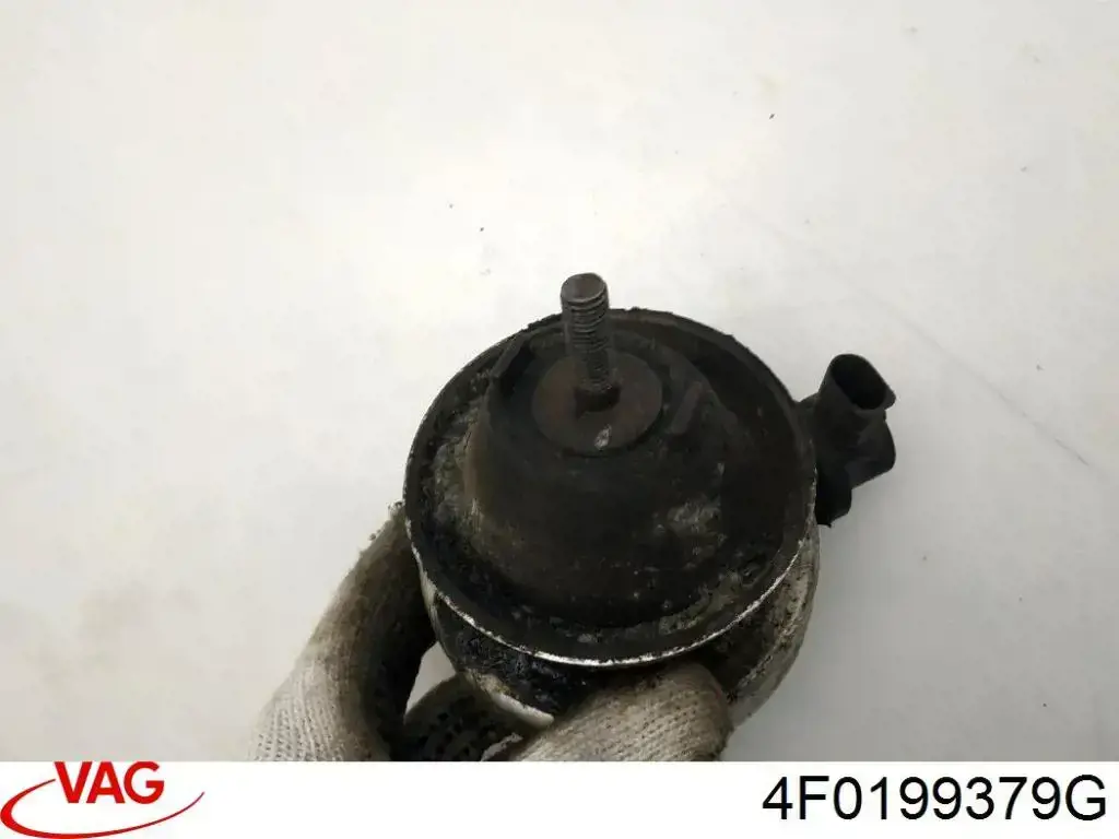Купити 4F0199379G VAG Подушка (опора) двигуна, ліва