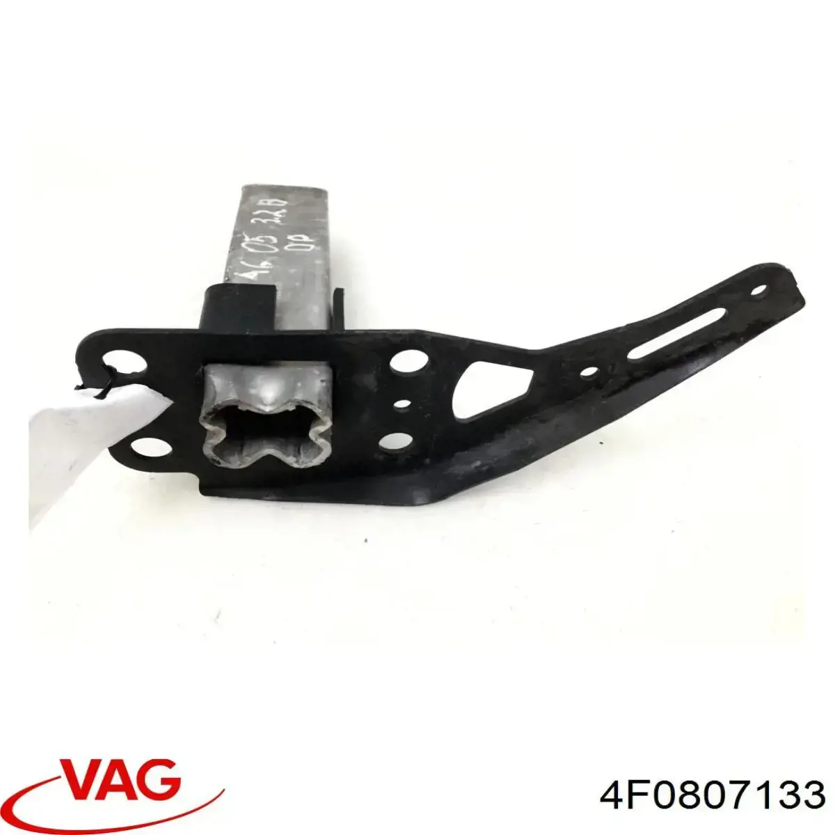 Кронштейн підсилювача переднього бампера 4F0807133 VAG