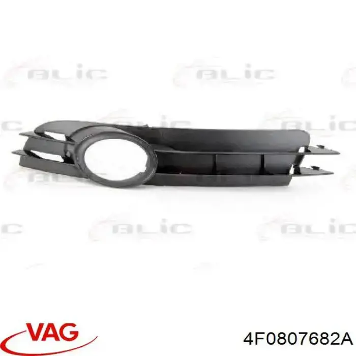 Решітка переднього бампера, права 4F0807682A VAG