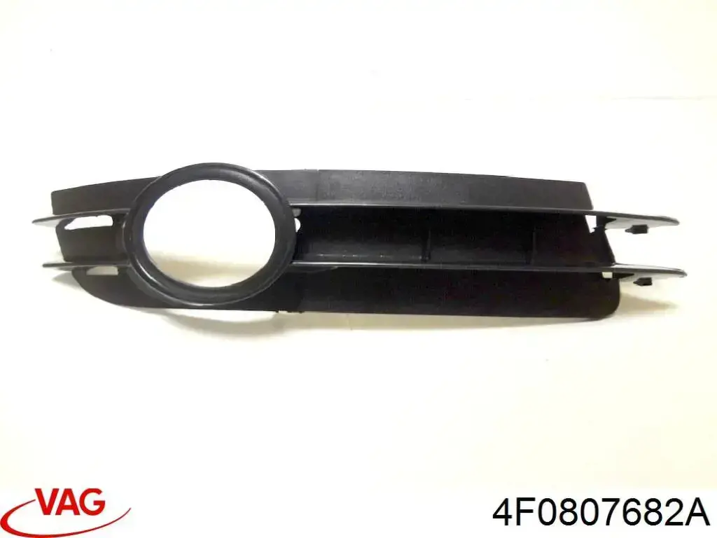 Решітка переднього бампера, права VAG 4F0807682A ціна, від 8.62 USD