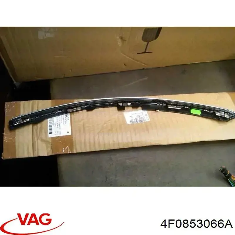 Купити 4F0853066A VAG Молдинг переднього бампера, правий