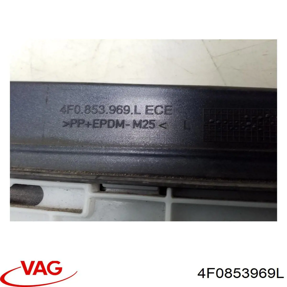 Молдинг задніх лівих дверей VAG 4F0853969L ціна, від 16.93 USD