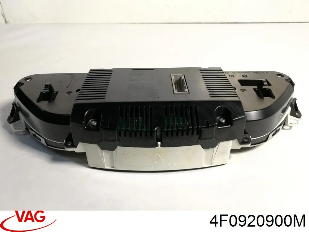 Панель приладів VAG 4F0920900M ціна, від 63.13 USD