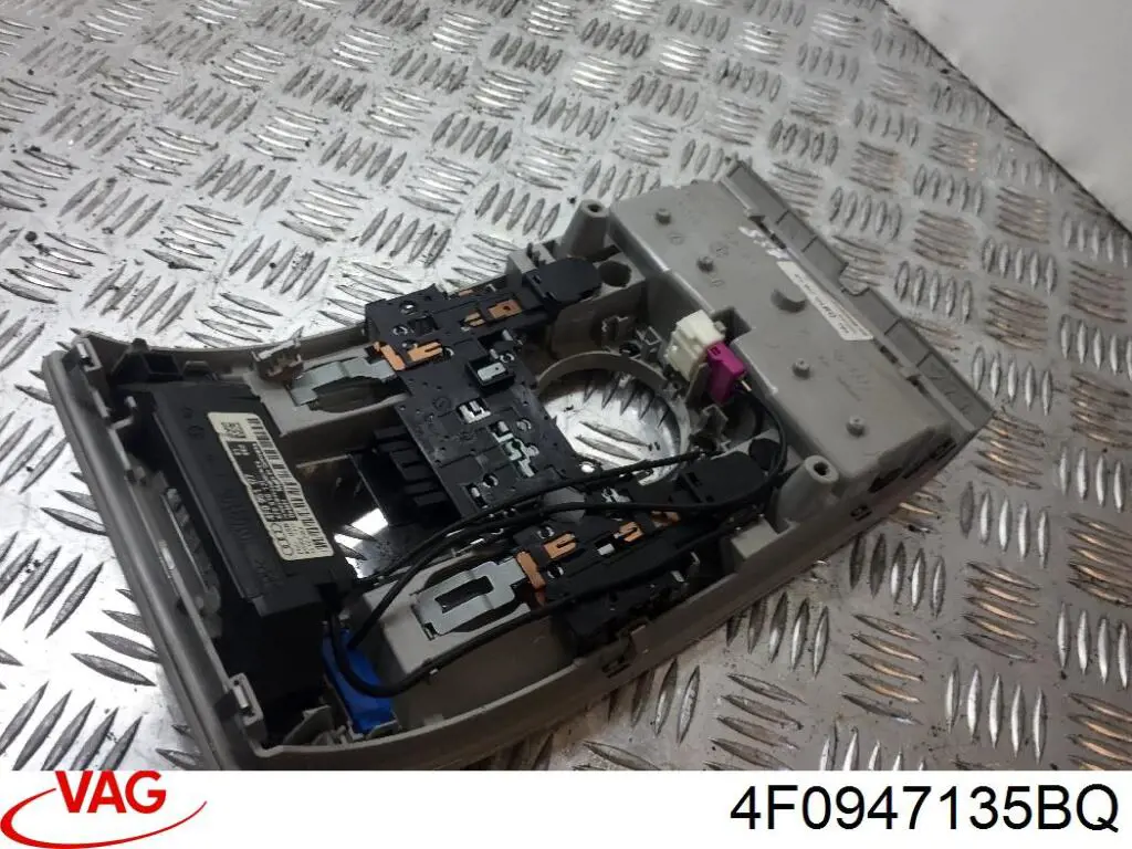 Плафон освітлення салону/кабіни VAG 4F0947135BQ ціна, від 19.75 USD
