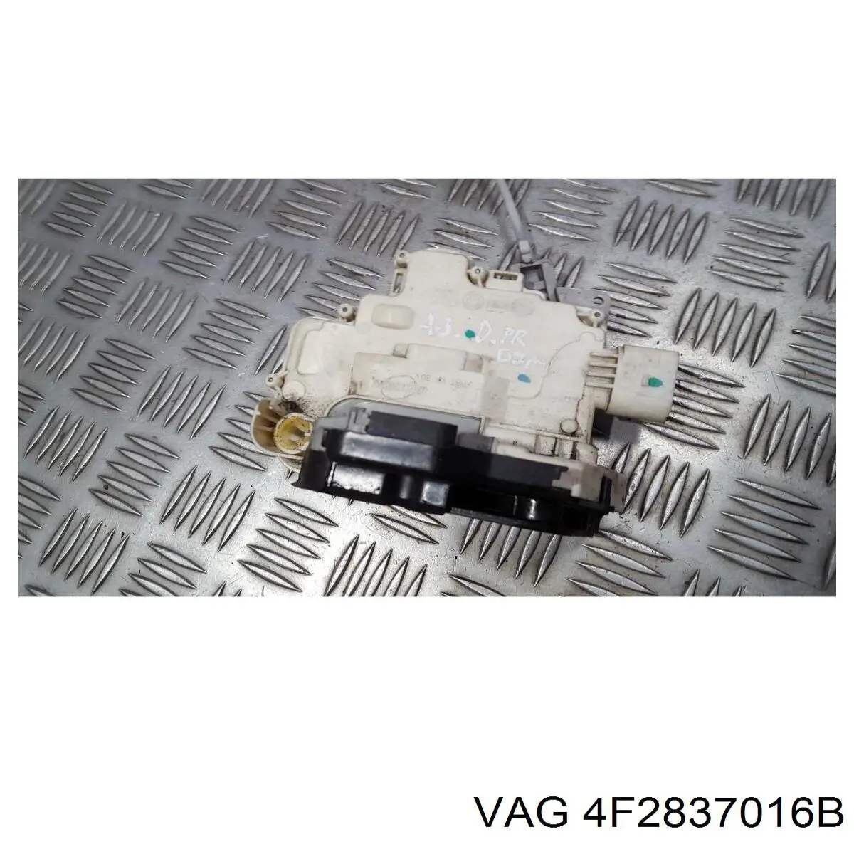 Замок передніх пасажирських дверей VAG 4F2837016B ціна, від 23.31 USD