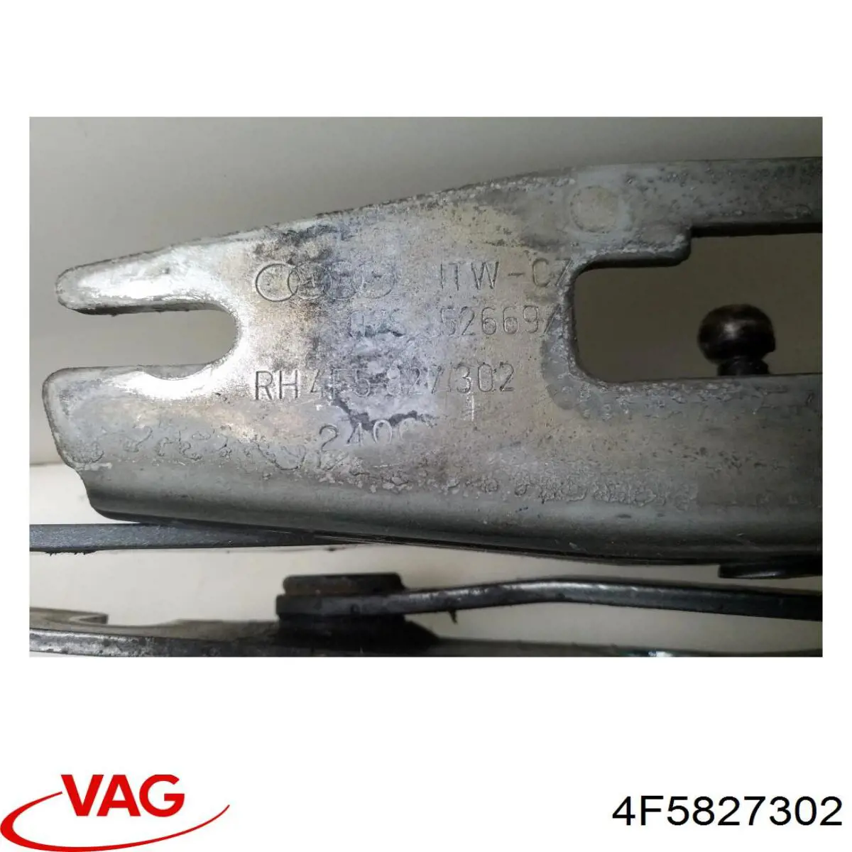 Купити 4F5827302 VAG Петля багажника