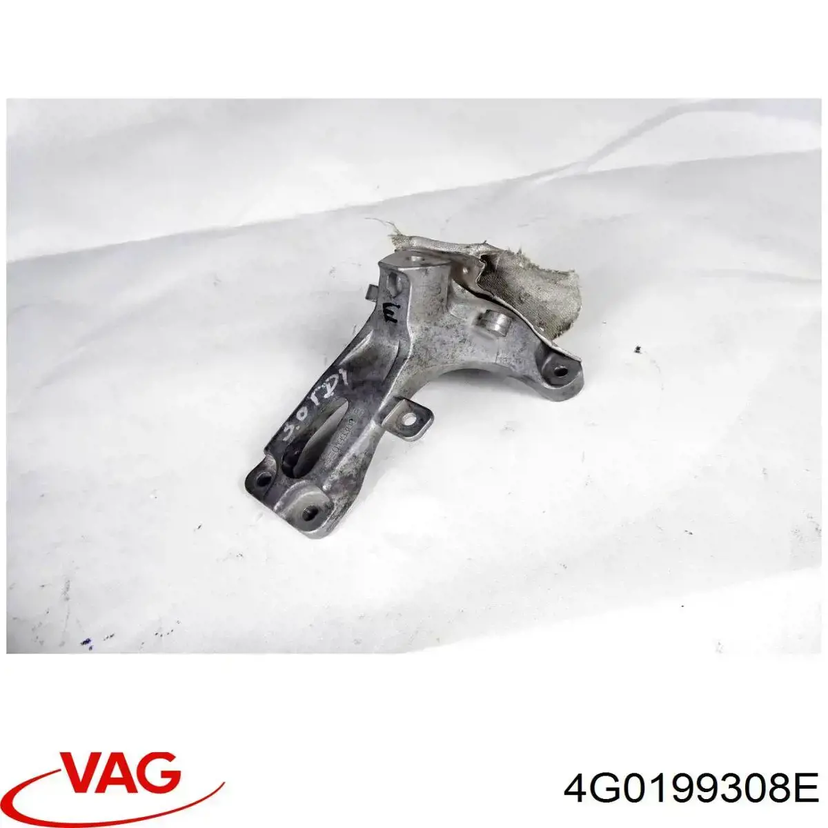 4G0199308E VAG Кронштейн подушки (опори) двигуна, правої