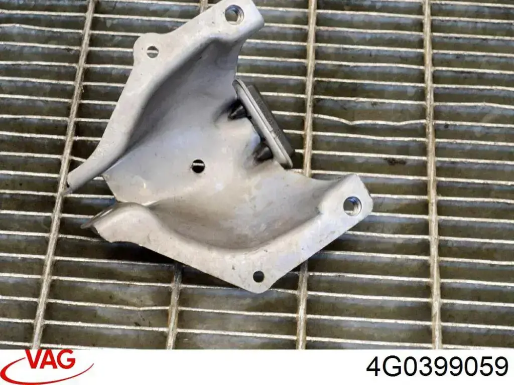 Кронштейн подушки (опори) двигуна, лівої 4G0399059 VAG