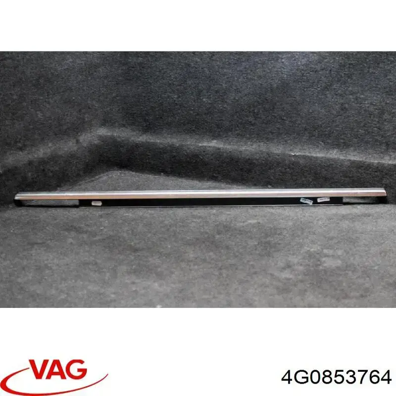 Молдинг опускного скла нижній, двері задньої, правої 4G0853764 VAG