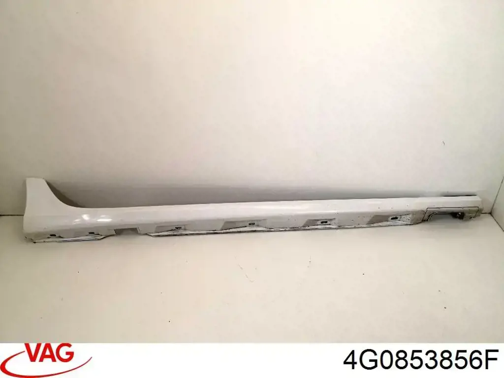 Накладка зовнішня (молдинг) порога, правий 4G0853856F VAG