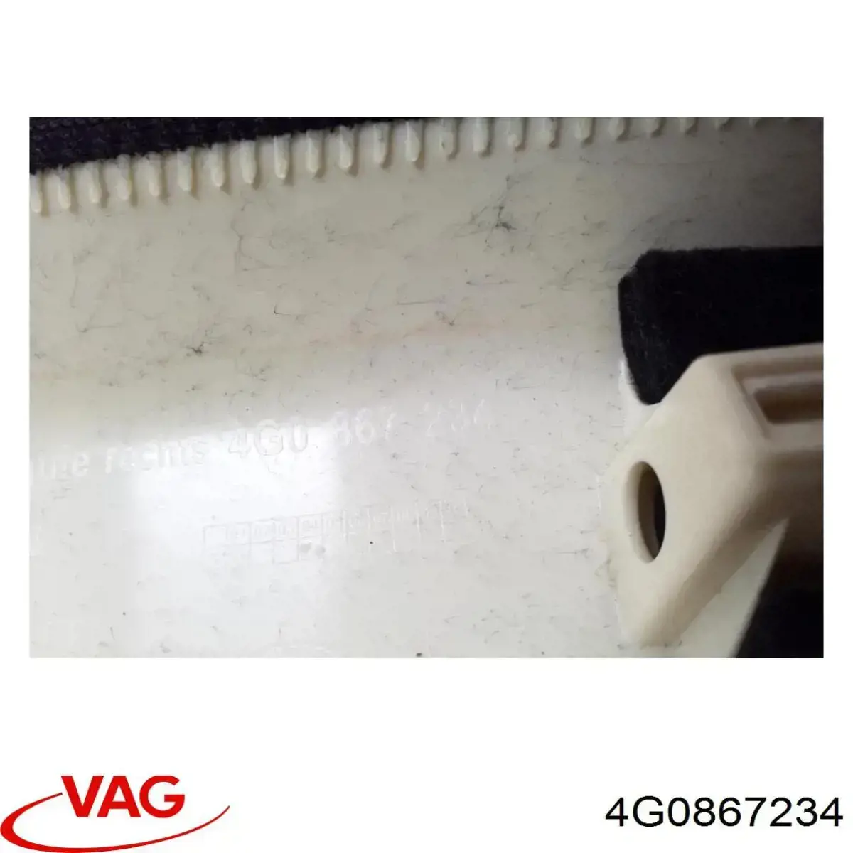Обшивка стійки кузова внутрішня, передня права 4G0867234 VAG