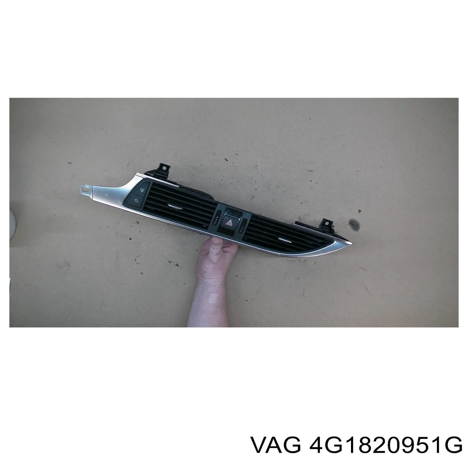 4G1820951G VAG Повітропровід, розподільник повітря під "торпедо", центральний