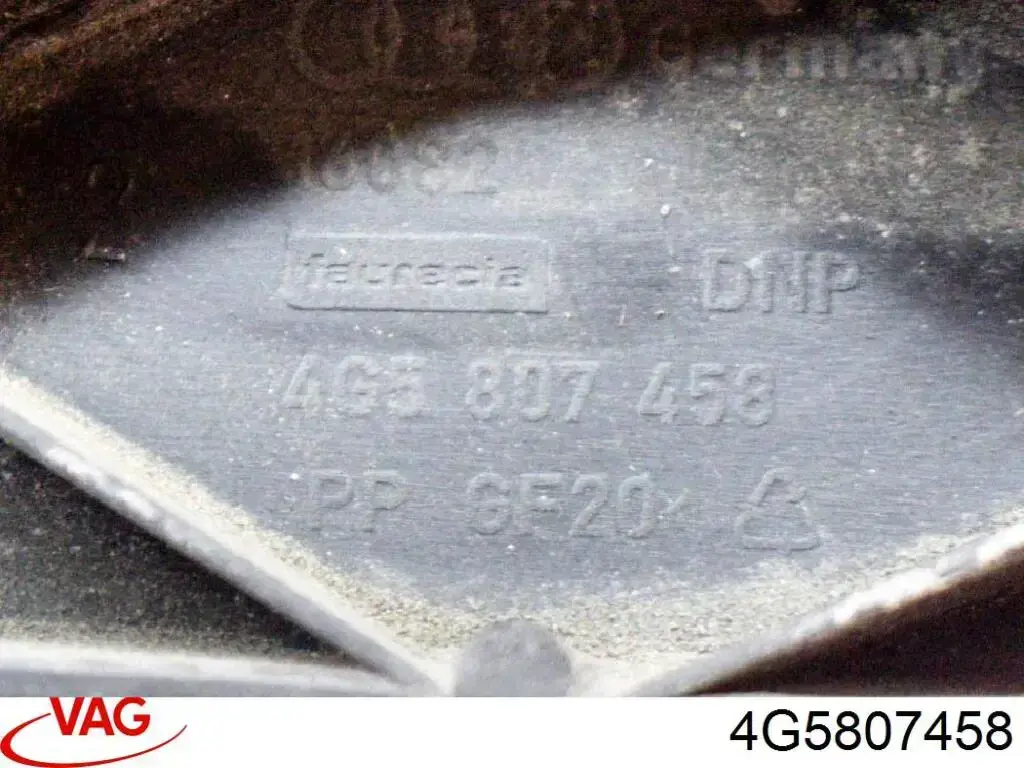 Кронштейн бампера заднього, центральний VAG 4G5807458