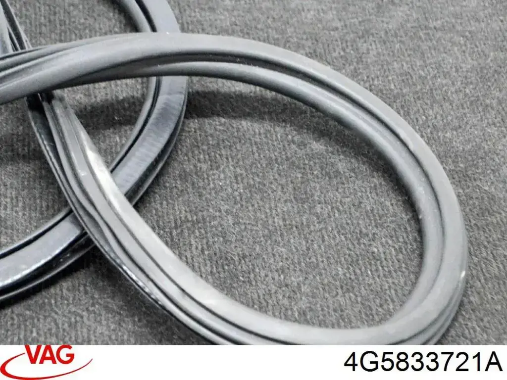 Купити 4G5833721A VAG Ущільнювач двері задньої (на кузові)