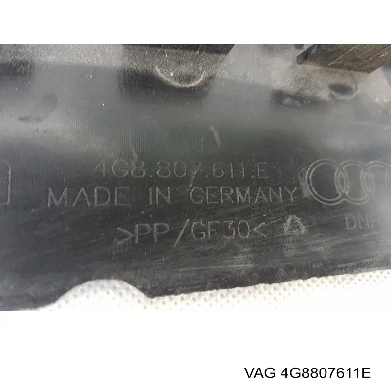 4G8807611E VAG Обвіс бампера