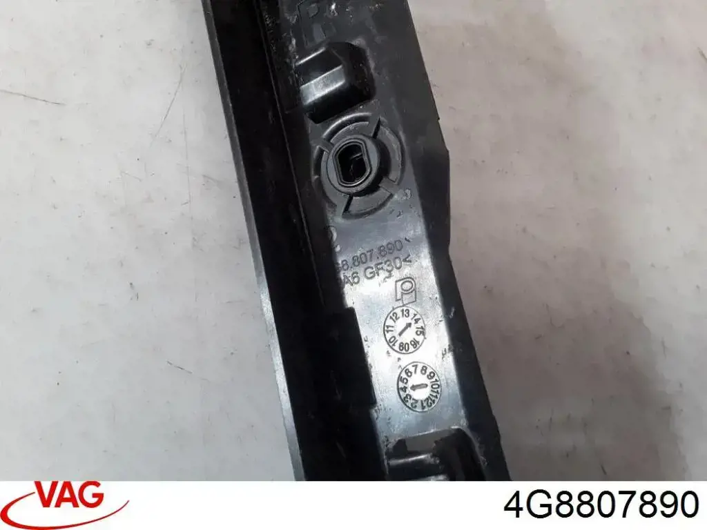 Направляюча заднього бампера, права 4G8807890 VAG