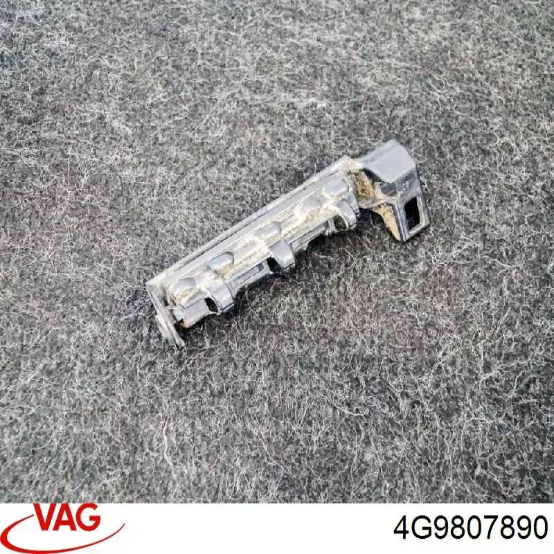 Направляюча заднього бампера, права VAG 4G9807890