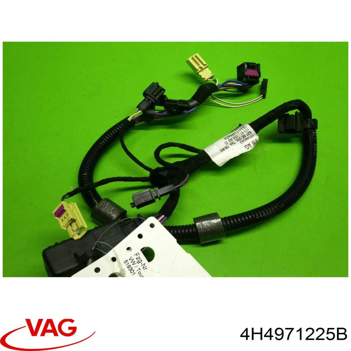 Кабель плюсової клеми акумулятора (АКБ) 4H4971225B VAG