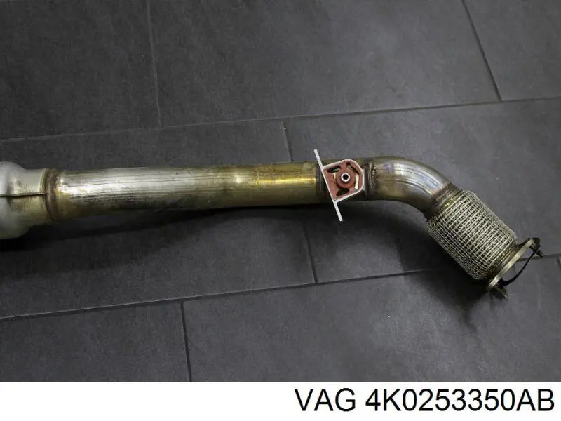 Труба приймальна (штани) глушника, передня, права VAG 4K0253350AB ціна, від 252.15 USD