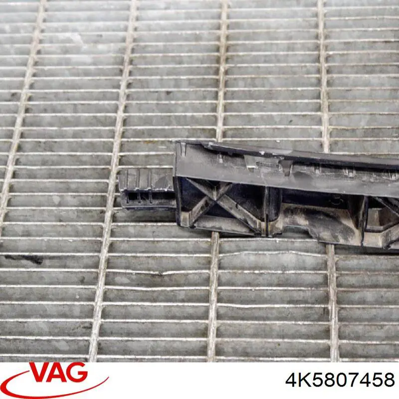 Кронштейн бампера заднього, центральний VAG 4K5807458 ціна, від 44.34 USD