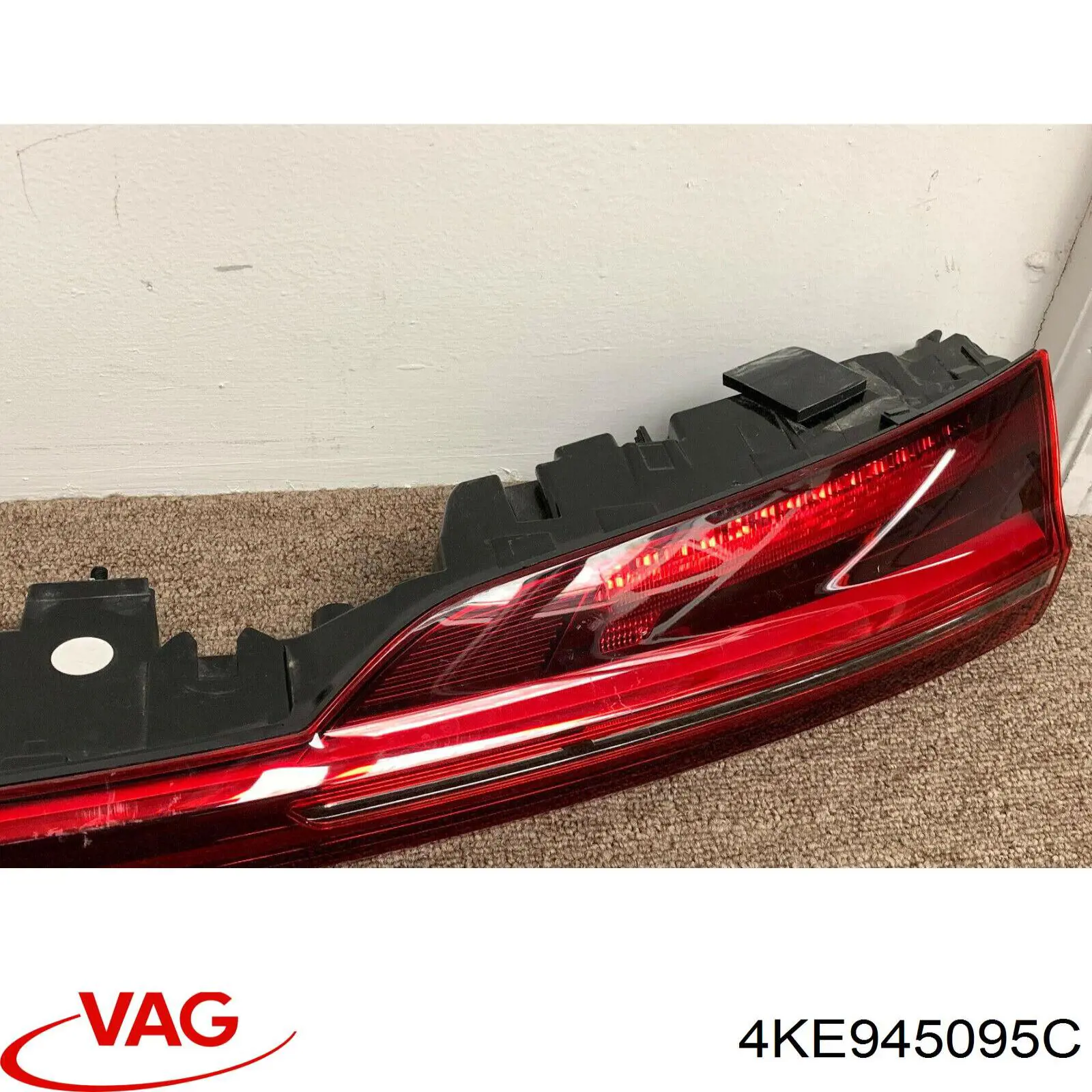Ліхтар кришки багажника 4KE945095C VAG