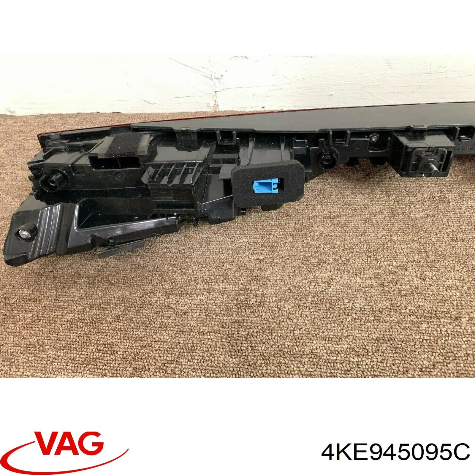 4KE945095C VAG Ліхтар багажника
