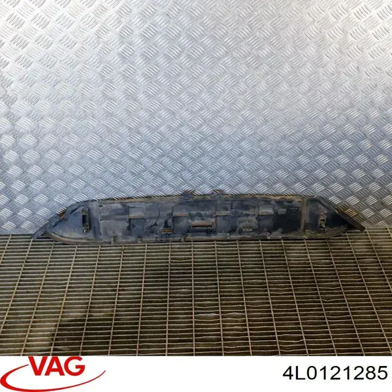 Купити 4L0121285 VAG Повітропровід / дефлектор радіатора, верхній