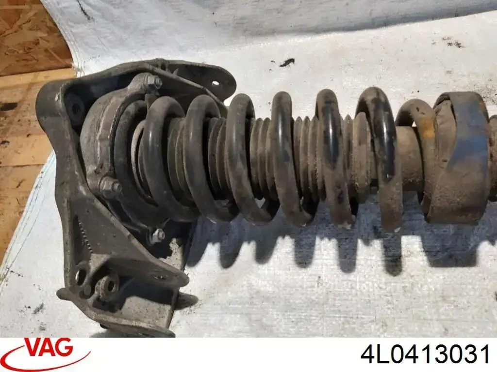 4L0413031 VAG Ліва передня стійка