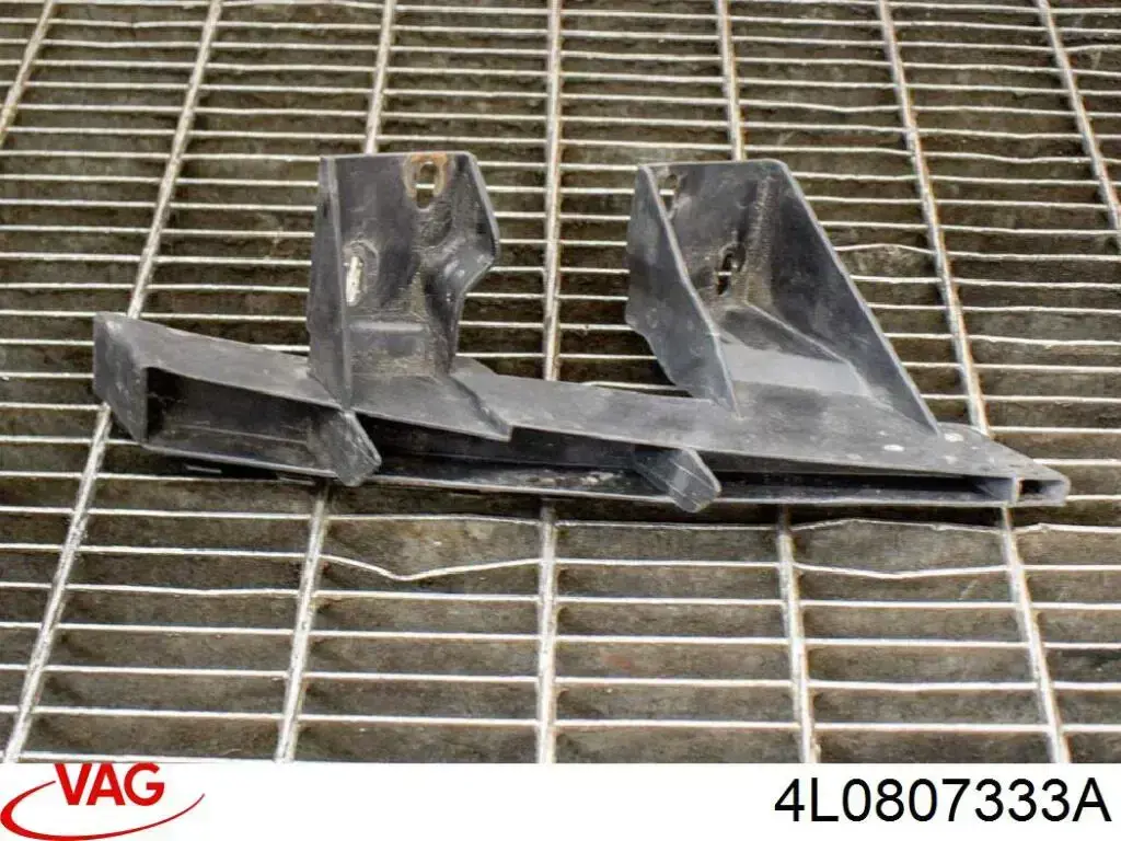 Кронштейн бампера переднього, лівий 4L0807333A VAG