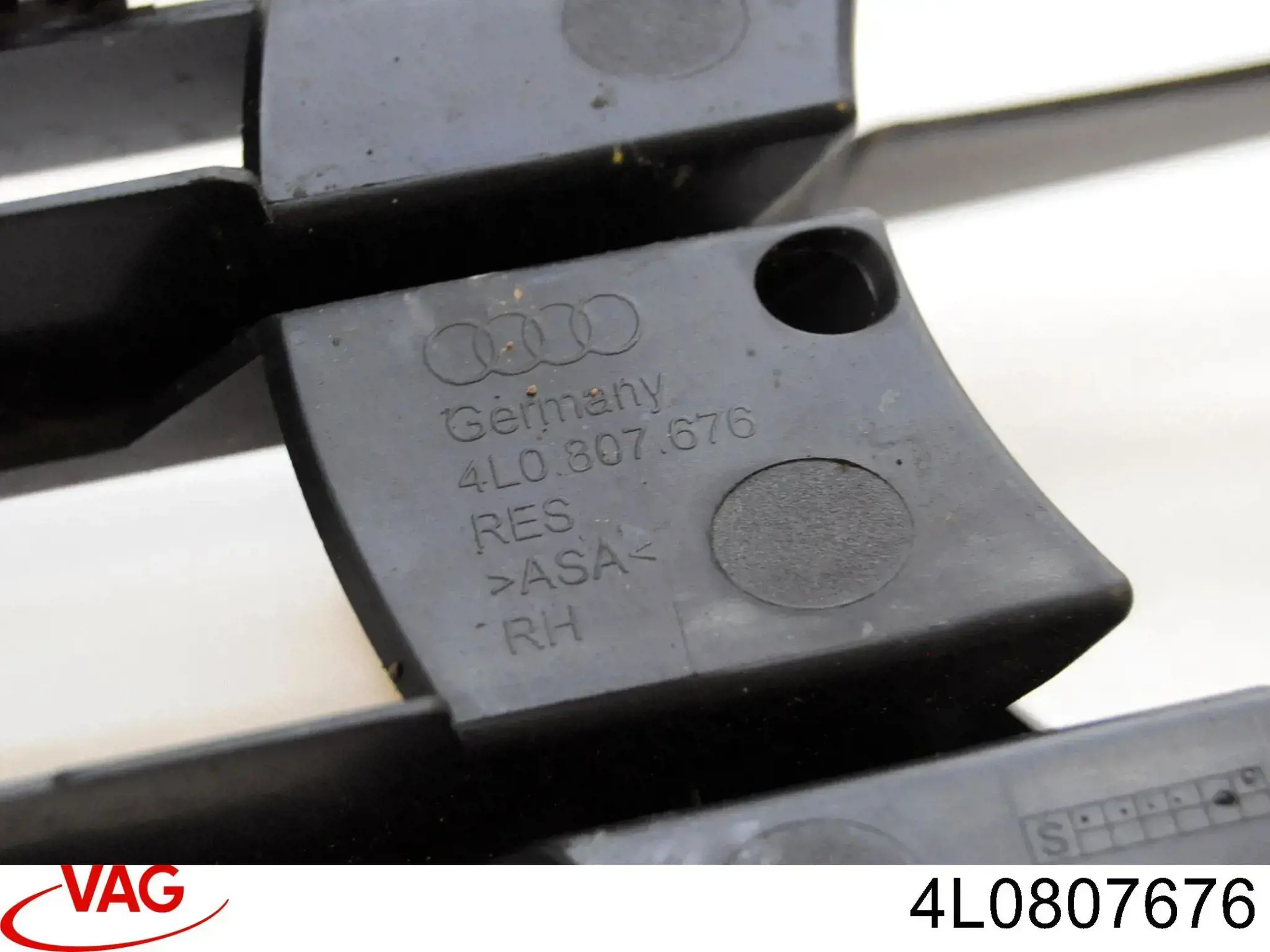 Купити 4L0807676 VAG Заглушка/ решітка протитуманних фар бампера переднього, права
